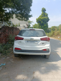 Polar White Hyundai i20 Sportz+CRDi