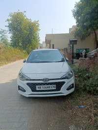 Polar White Hyundai i20 Sportz+CRDi