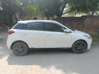 Polar White Hyundai i20 Sportz+CRDi