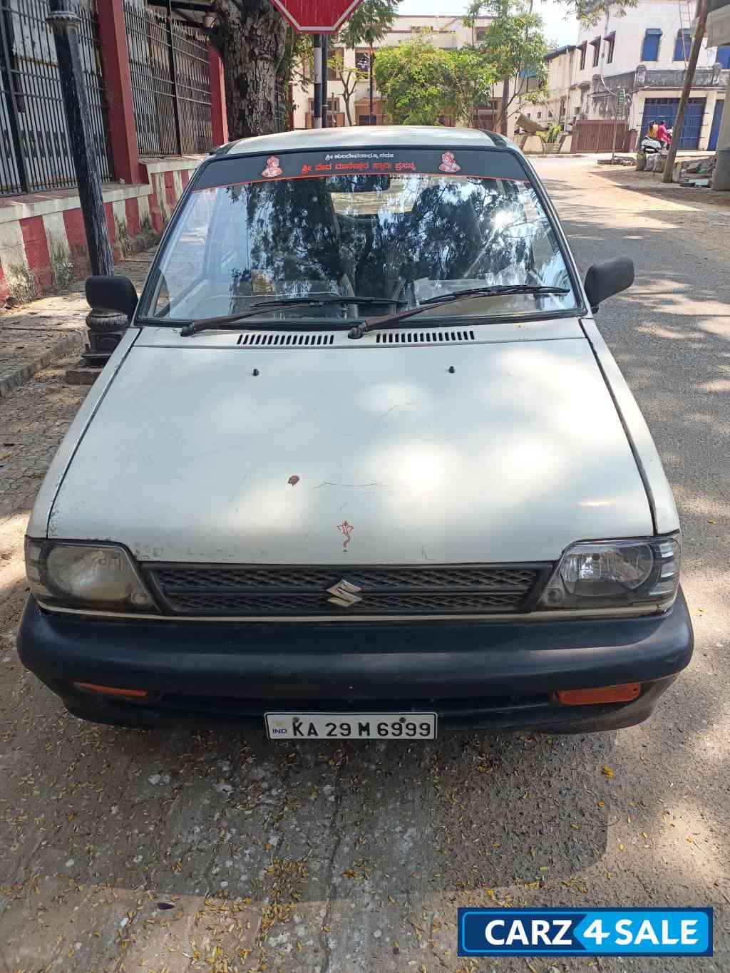 White Maruti Suzuki 800 White