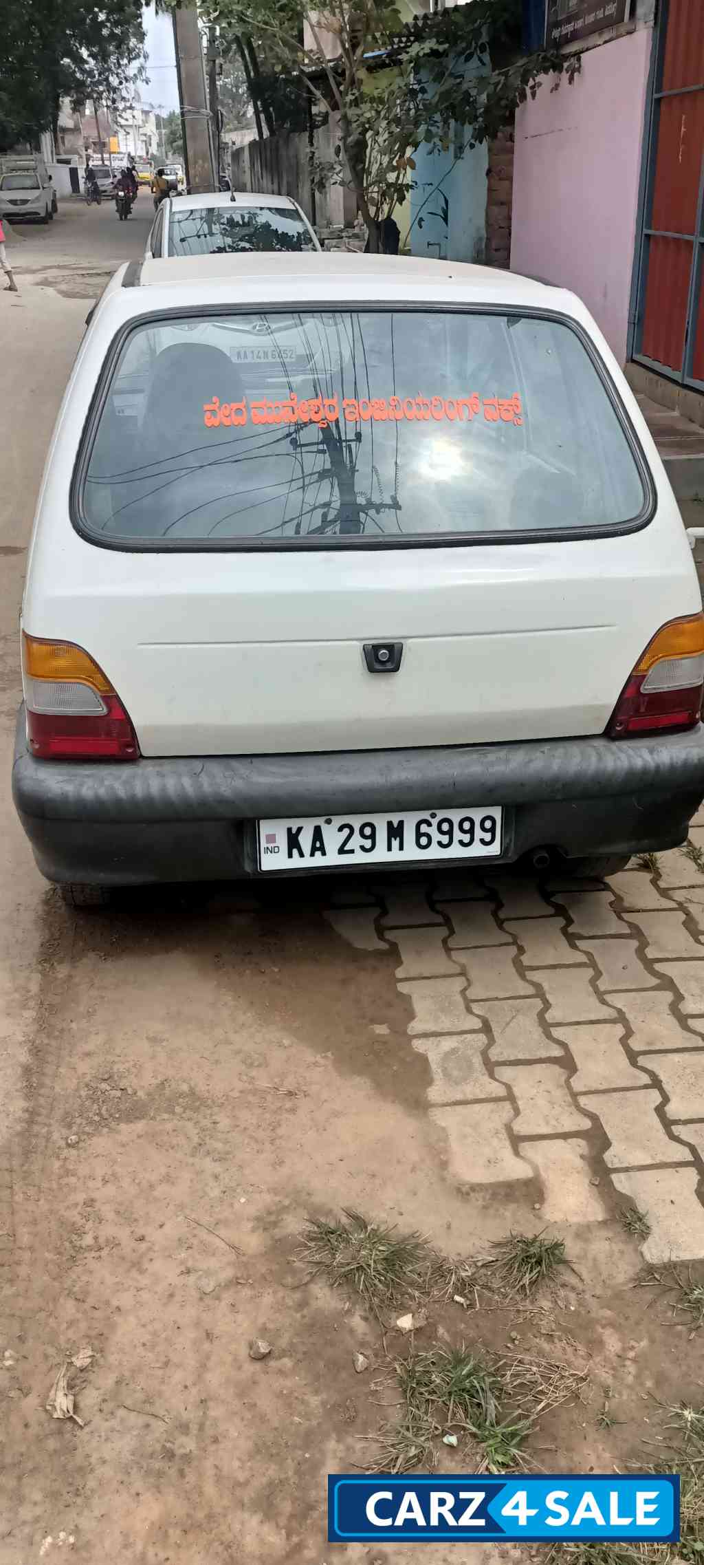 White Maruti Suzuki 800 White