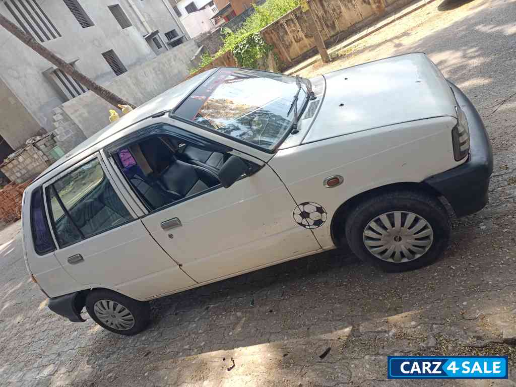 White Maruti Suzuki 800 White