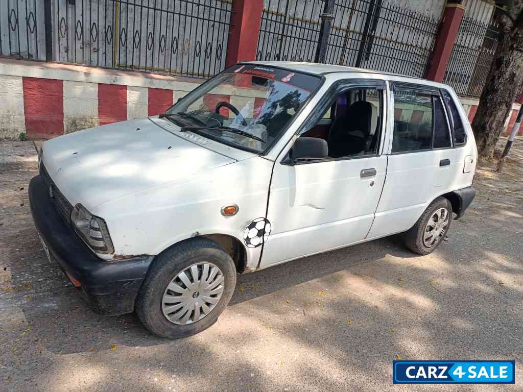 White Maruti Suzuki 800 White