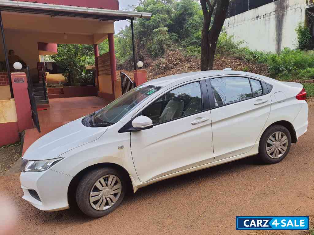 Taffeta White Honda City SV ivtec