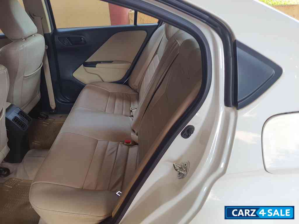 Taffeta White Honda City SV ivtec