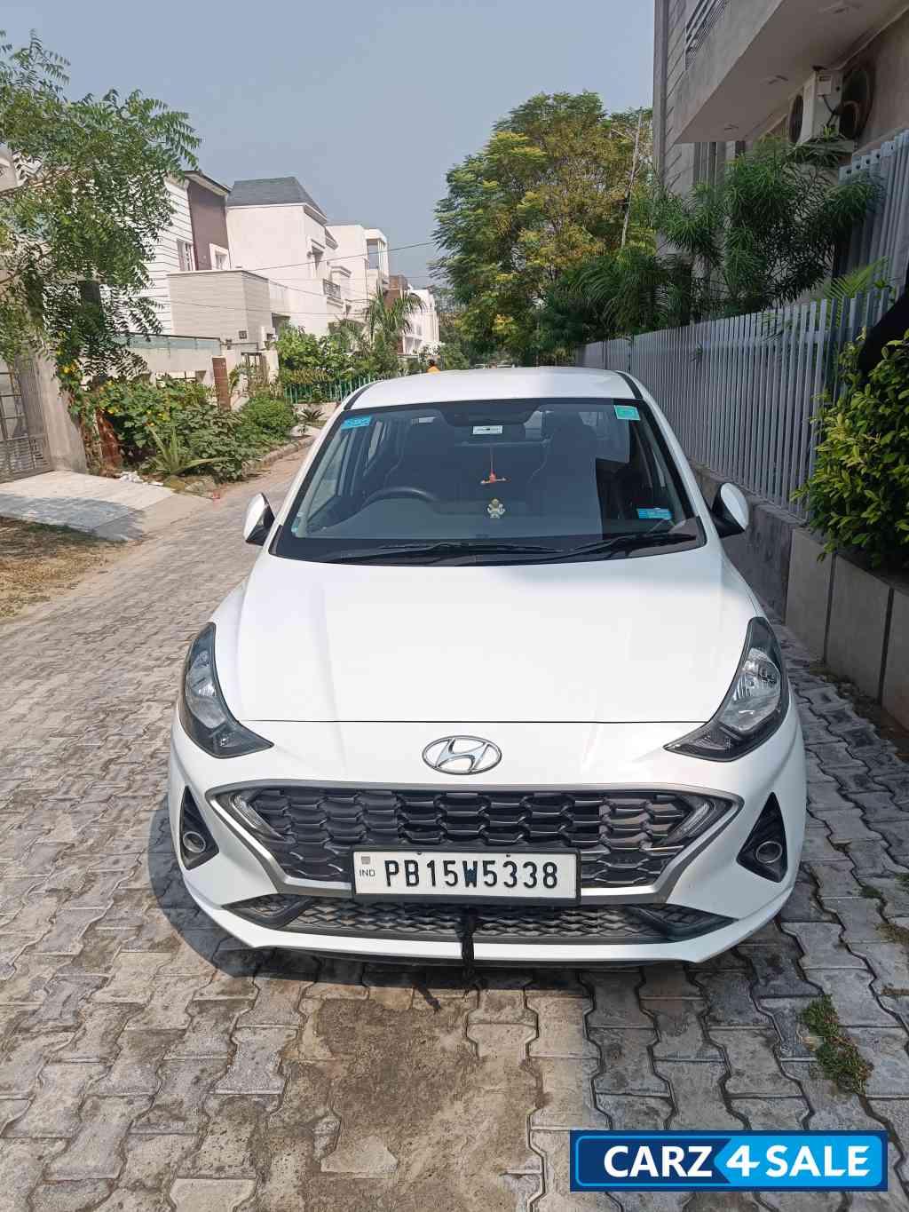 White Hyundai Aura Sx1.2