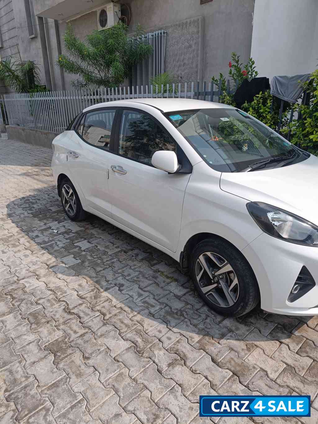 White Hyundai Aura Sx1.2