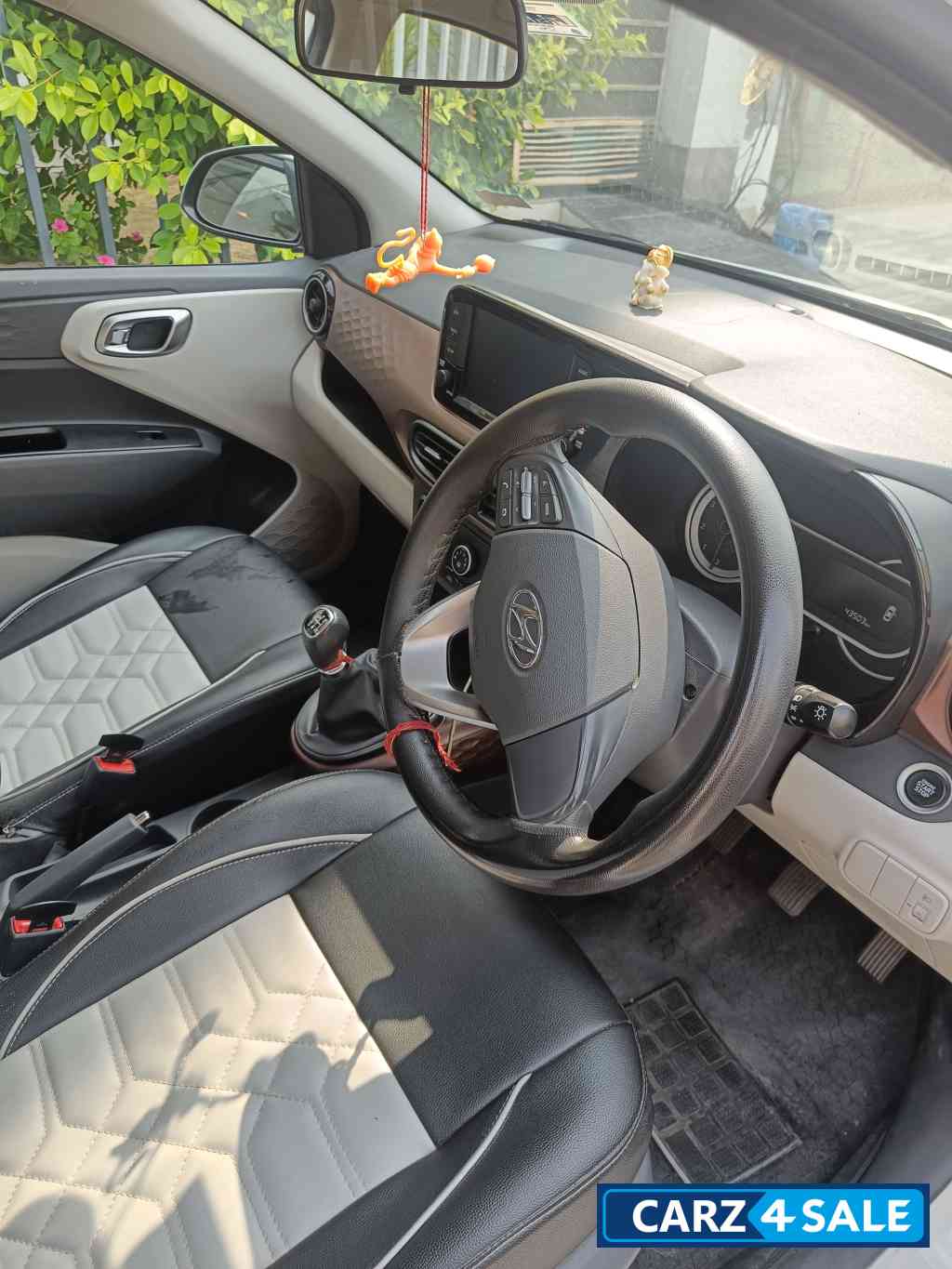 White Hyundai Aura Sx1.2