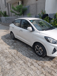 White Hyundai Aura Sx1.2