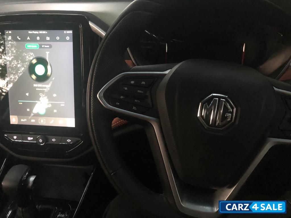 MG Hector Plus 6 seater Petrol CVT