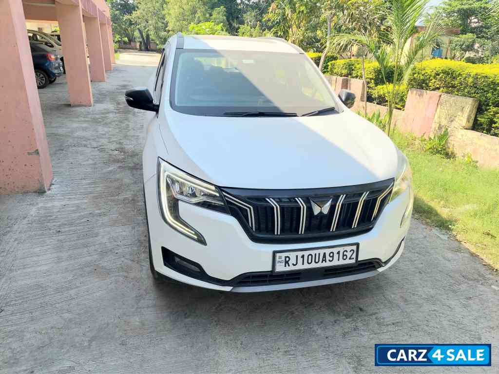White Mahindra XUV700 Ax5