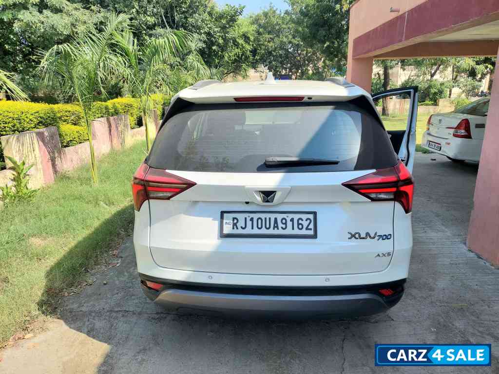 White Mahindra XUV700 Ax5