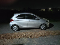 Silky Silver Tata Tiago Revotron 1.2 L XT