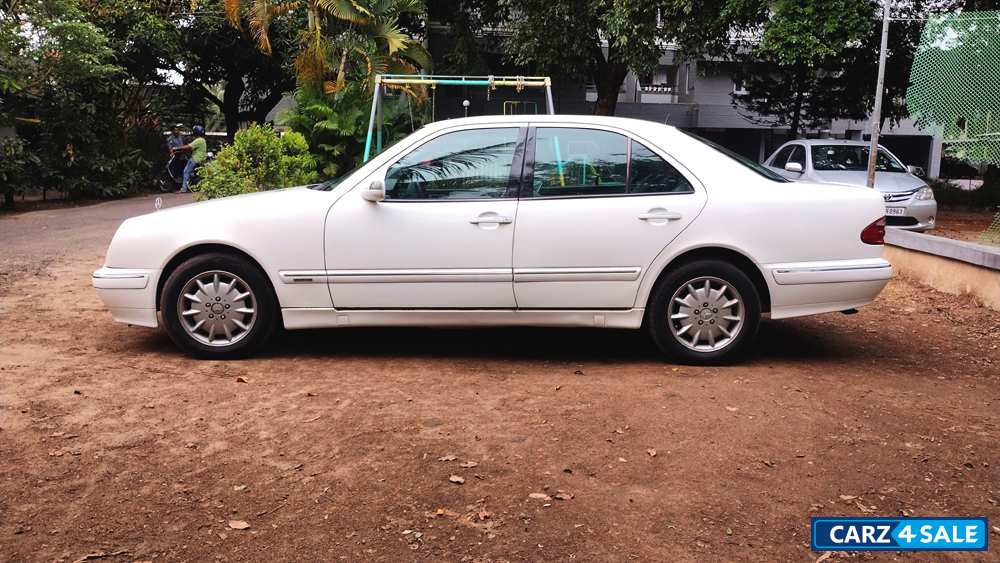 Mercedes-Benz E-Class V6 MT