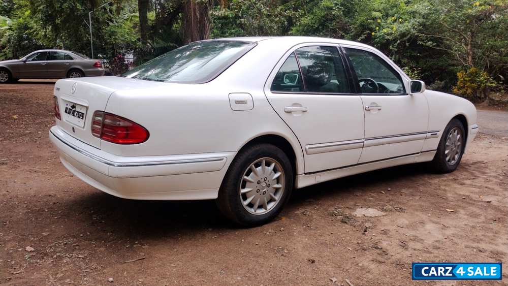 Mercedes-Benz E-Class V6 MT
