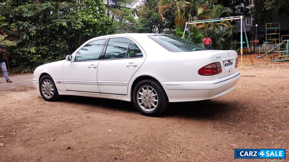 Mercedes-Benz E-Class V6 MT