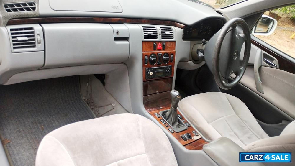 Mercedes-Benz E-Class V6 MT