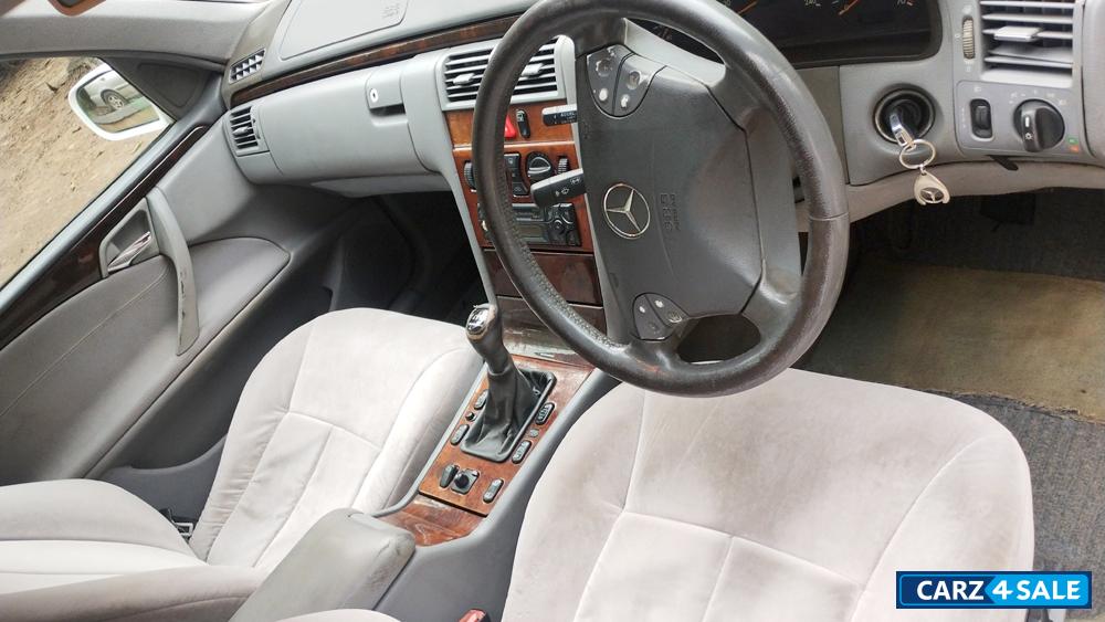 Mercedes-Benz E-Class V6 MT