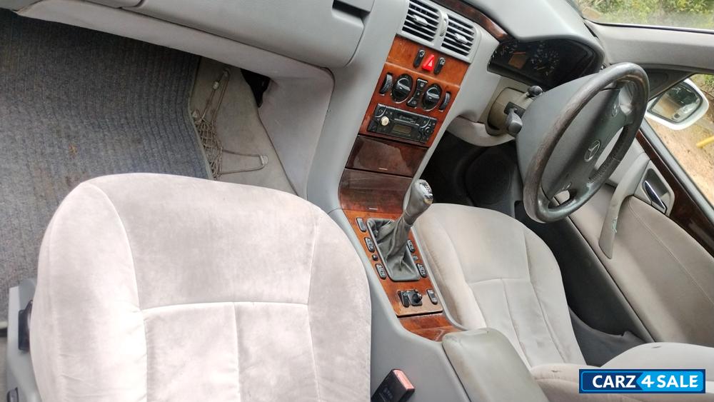 Mercedes-Benz E-Class V6 MT