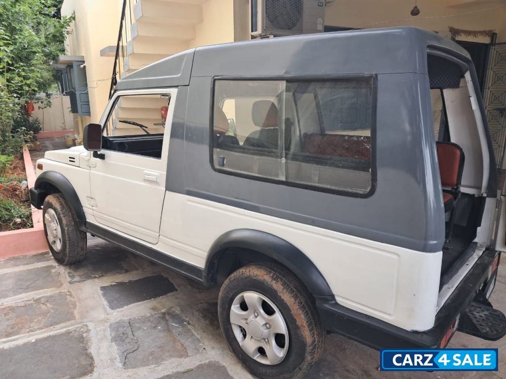 White Maruti Suzuki Gypsy Gypsy king