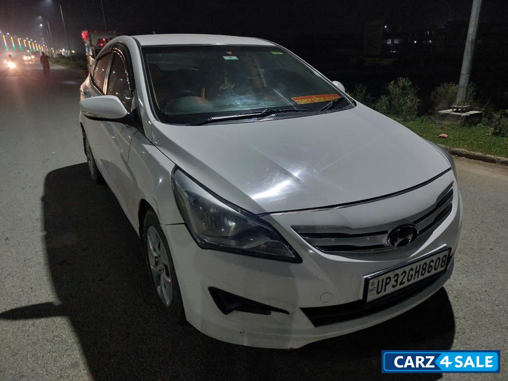 White Hyundai Verna 1.4 Fludic CRDI