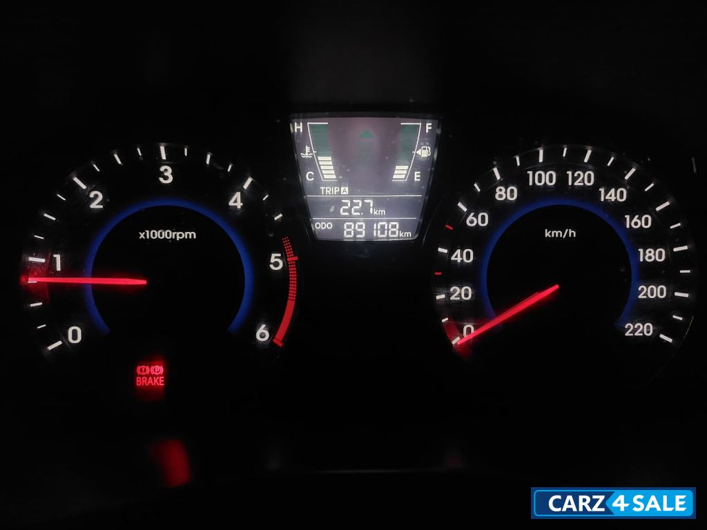 White Hyundai Verna 1.4 Fludic CRDI