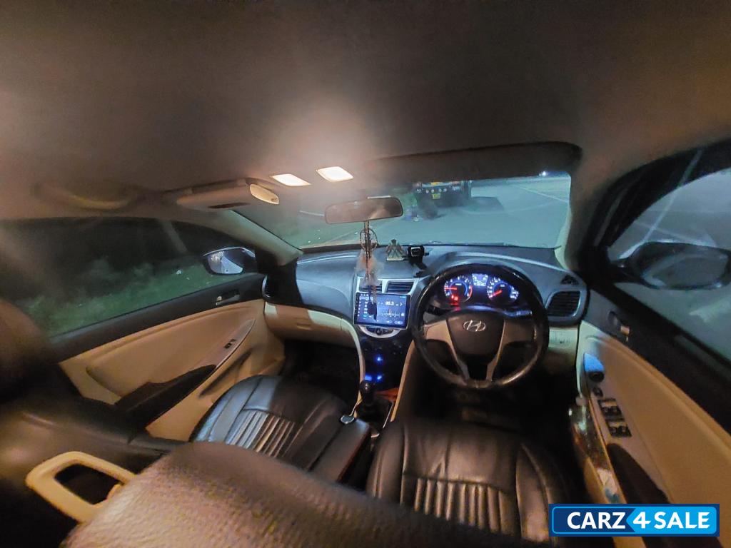 White Hyundai Verna 1.4 Fludic CRDI