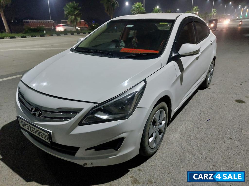 White Hyundai Verna 1.4 Fludic CRDI