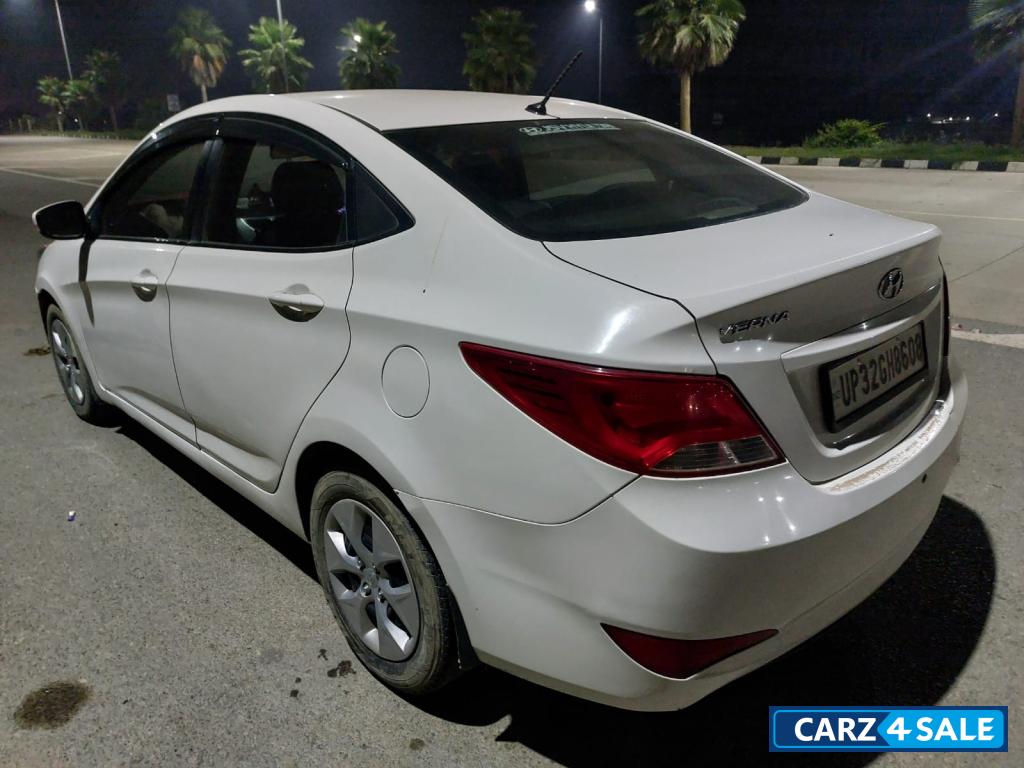 White Hyundai Verna 1.4 Fludic CRDI