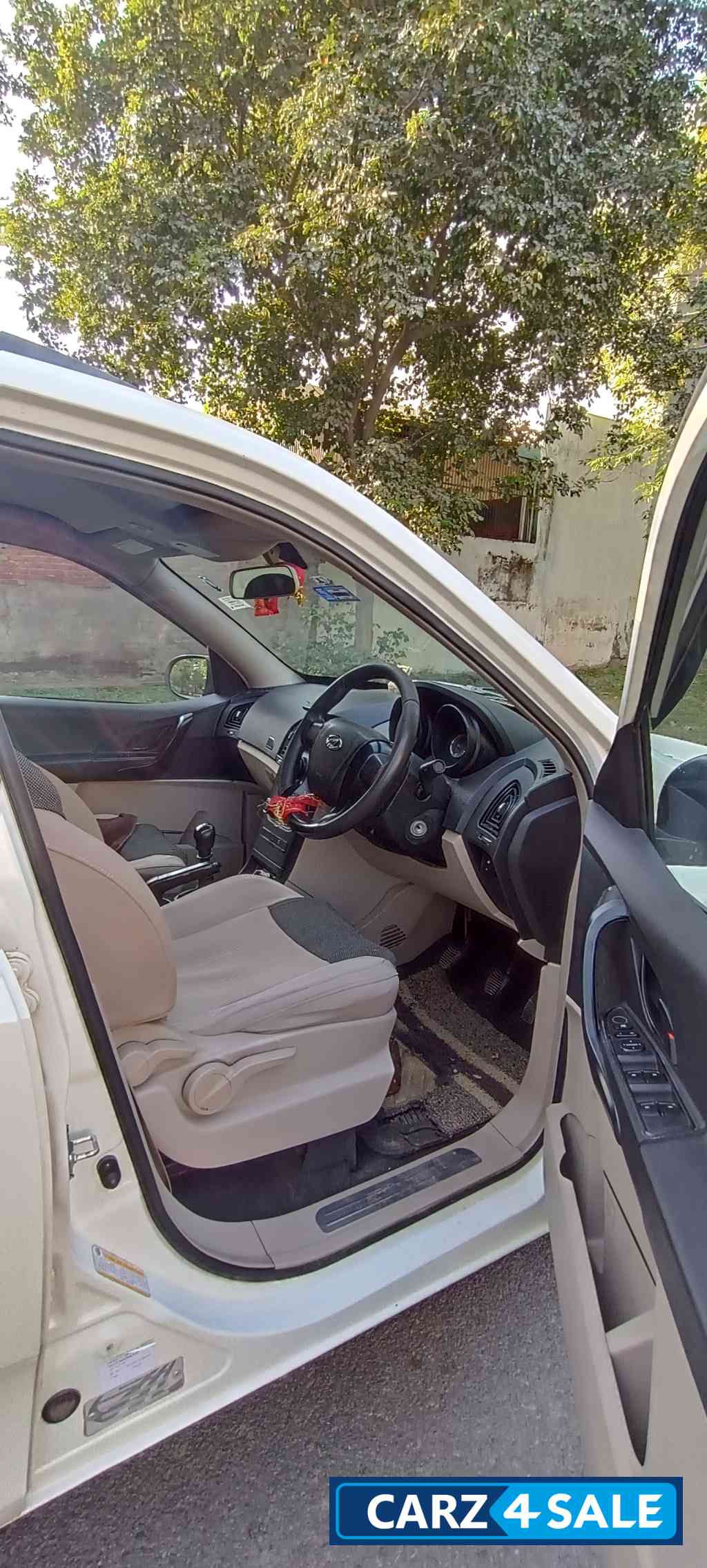 Mahindra XUV 500 W4