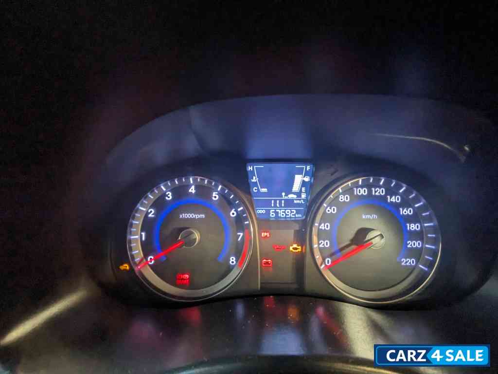 White Hyundai Verna 1.6 SX VTVT