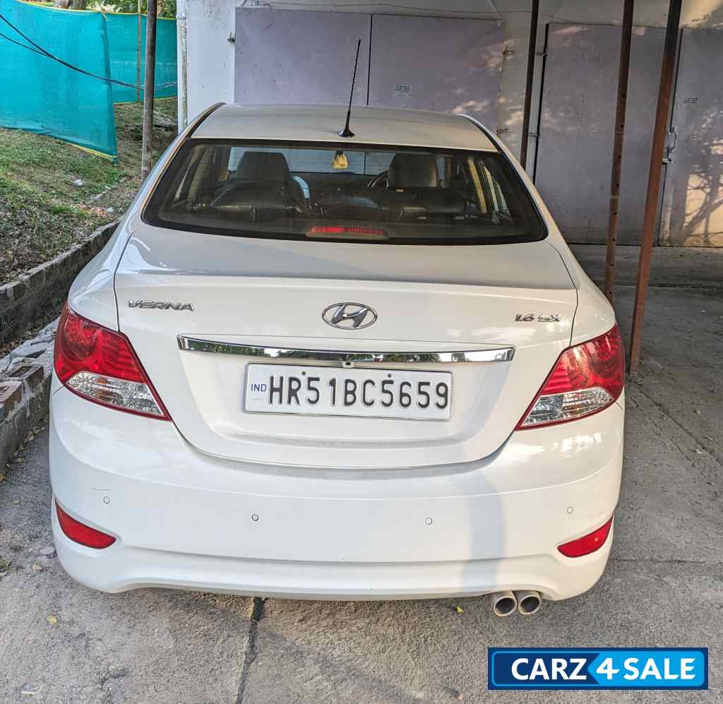 White Hyundai Verna 1.6 SX VTVT