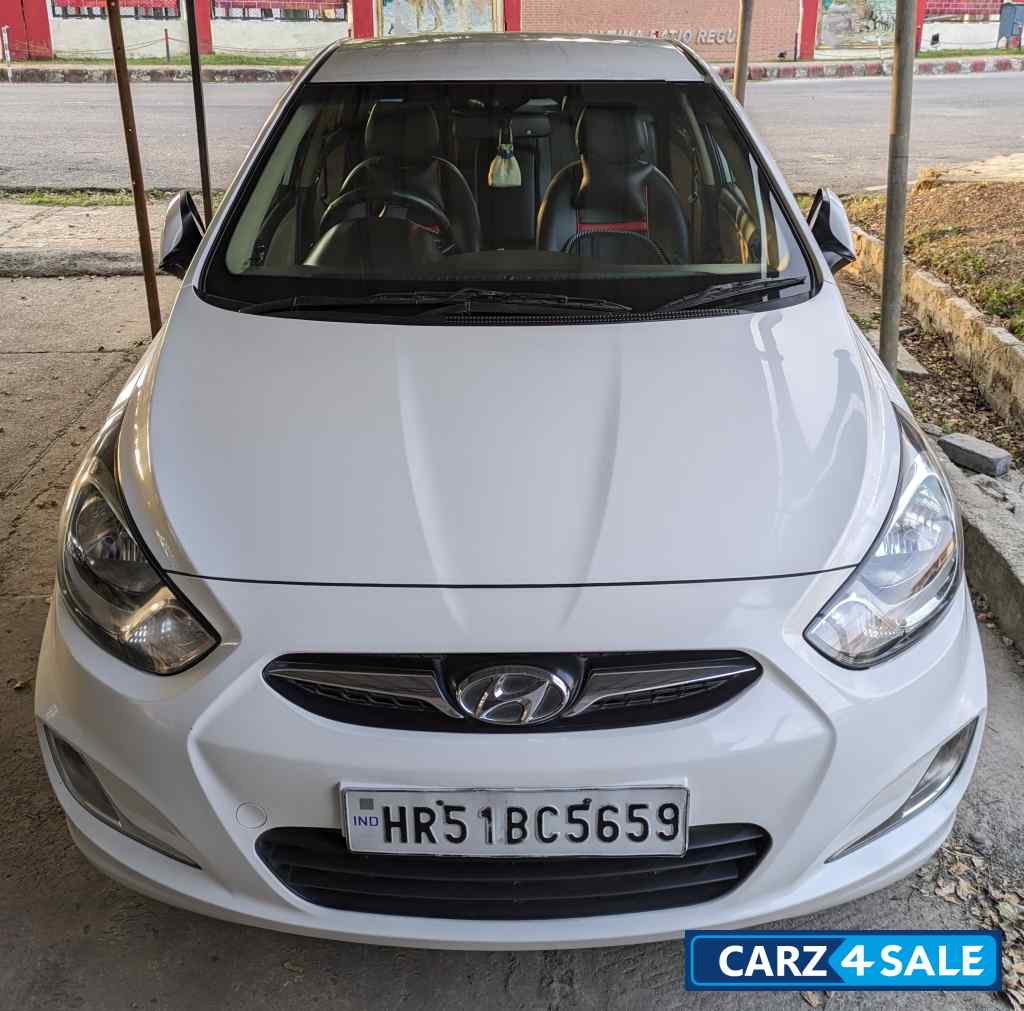 White Hyundai Verna 1.6 SX VTVT