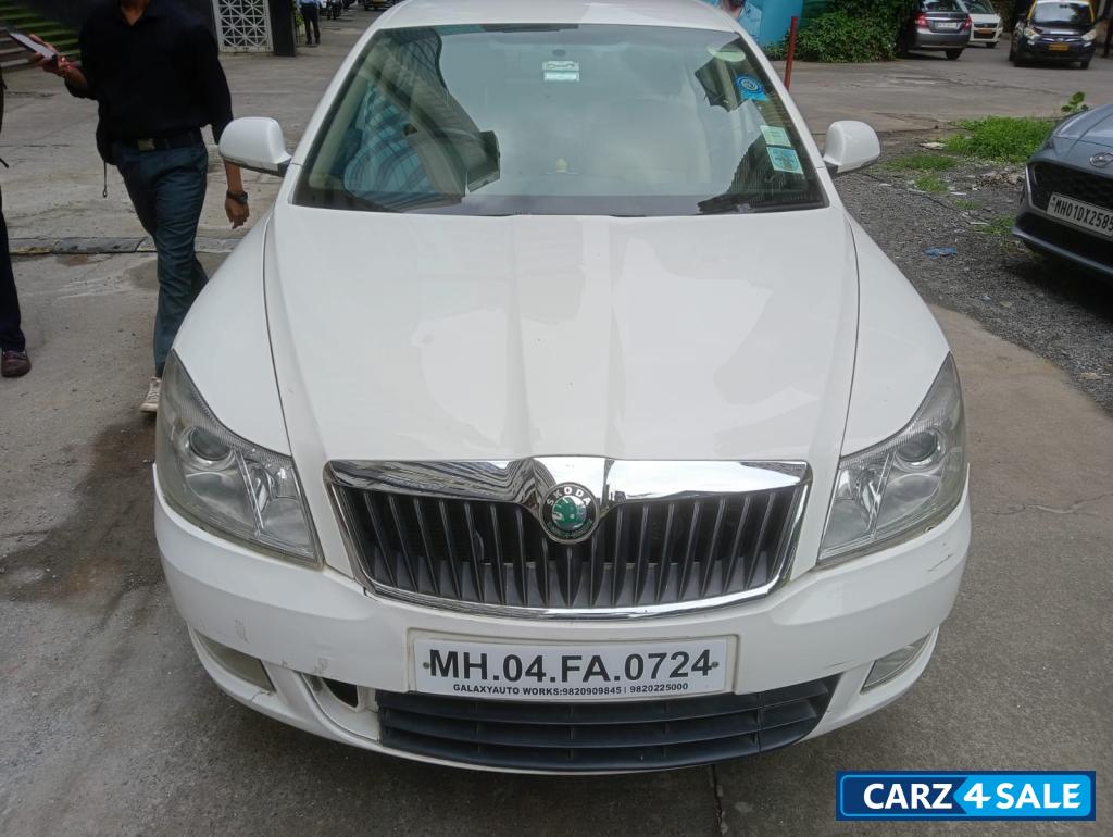 Skoda Laura Ambiente 2.0 TDI CR AT Skoda Laura Ambiente 2.0 TDI CR AT
