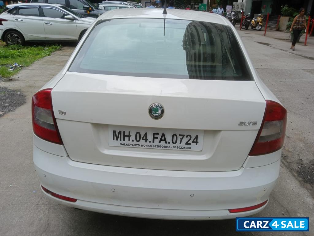 Skoda Laura Ambiente 2.0 TDI CR AT Skoda Laura Ambiente 2.0 TDI CR AT