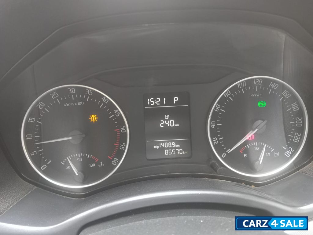 Skoda Laura Ambiente 2.0 TDI CR AT Skoda Laura Ambiente 2.0 TDI CR AT