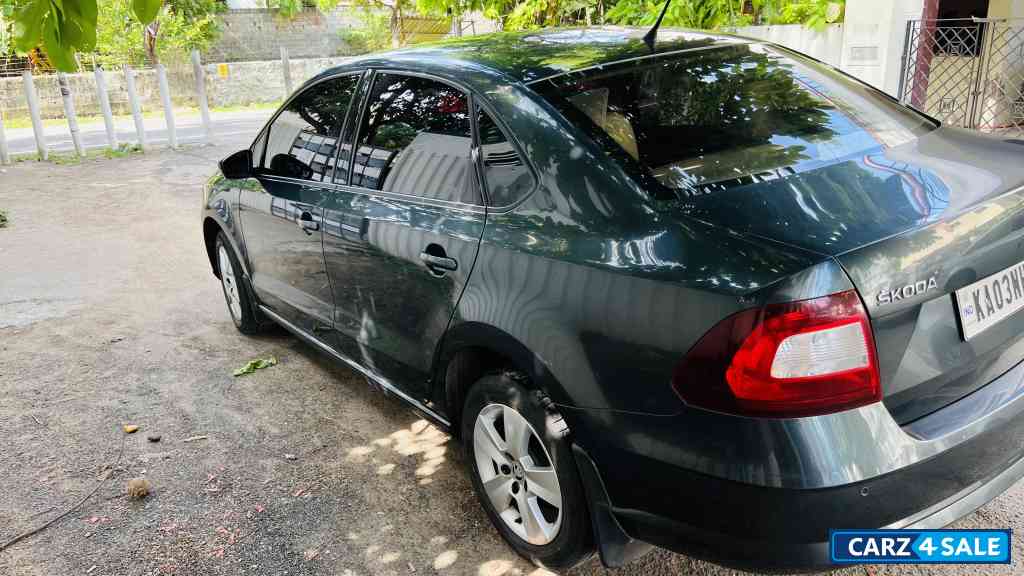 Carbon Steel Skoda Rapid 1.0L TSI AMBITION MANUAL Carbon Steel Skoda Rapid 1.0L TSI AMBITION MANUAL