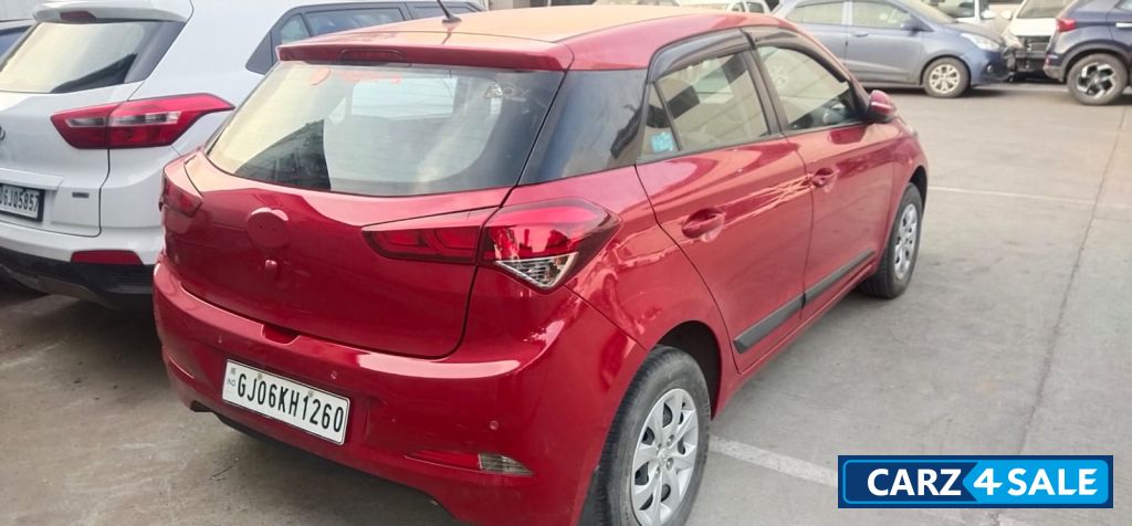 Red Hyundai Elite i20