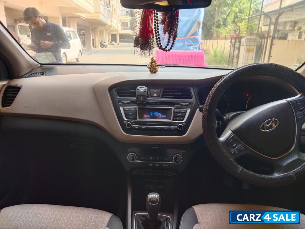 Red Hyundai Elite i20