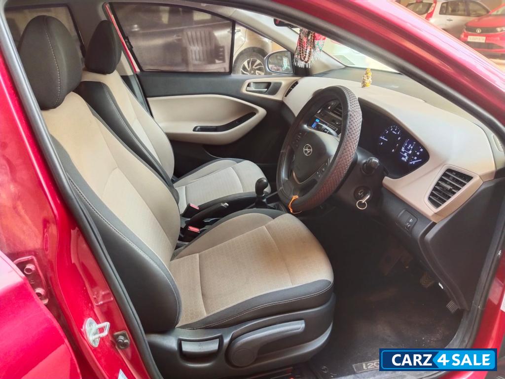 Red Hyundai Elite i20