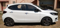 Pearlsent_white Tata Tiago XZ+ BS6