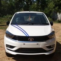 Pearlsent_white Tata Tiago XZ+ BS6