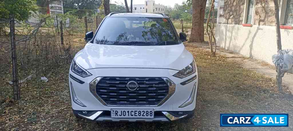 White Nissan Magnite Xv turbo