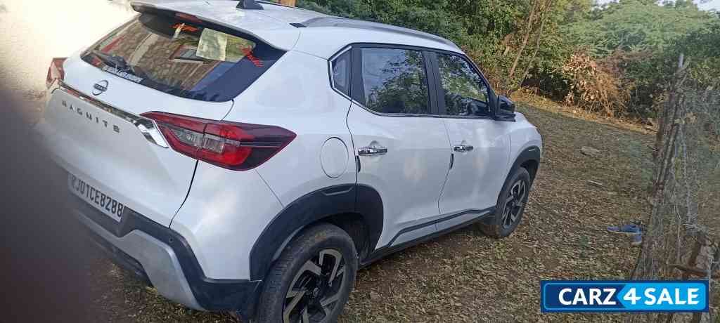 White Nissan Magnite Xv turbo