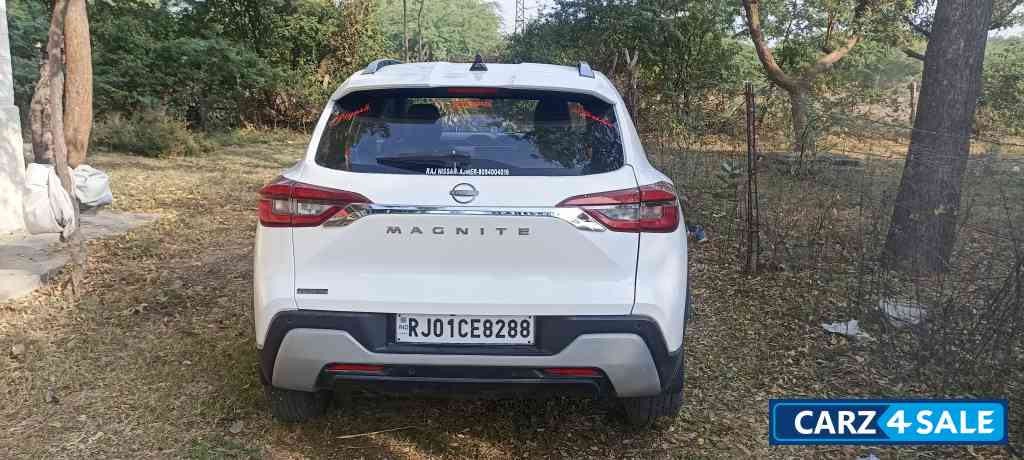 White Nissan Magnite Xv turbo