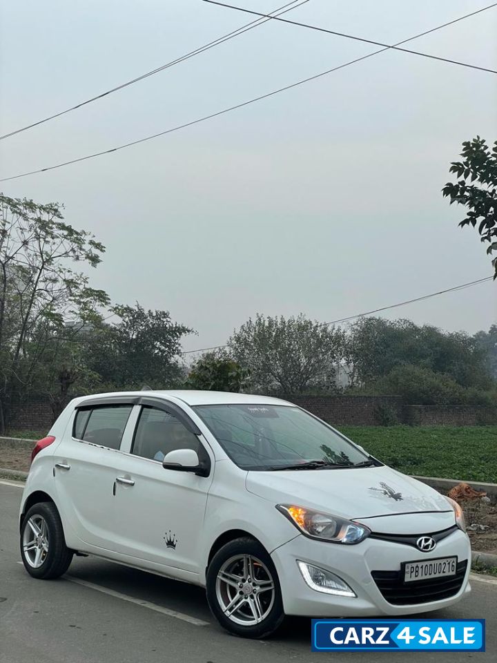 C White Hyundai i20 DSL 1.4 Sportz