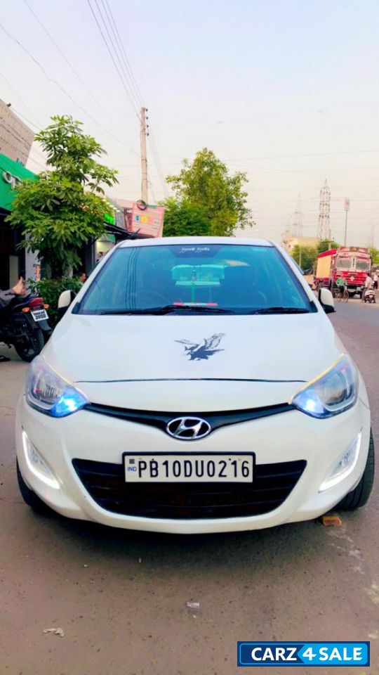 C White Hyundai i20 DSL 1.4 Sportz