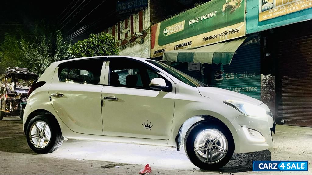 C White Hyundai i20 DSL 1.4 Sportz