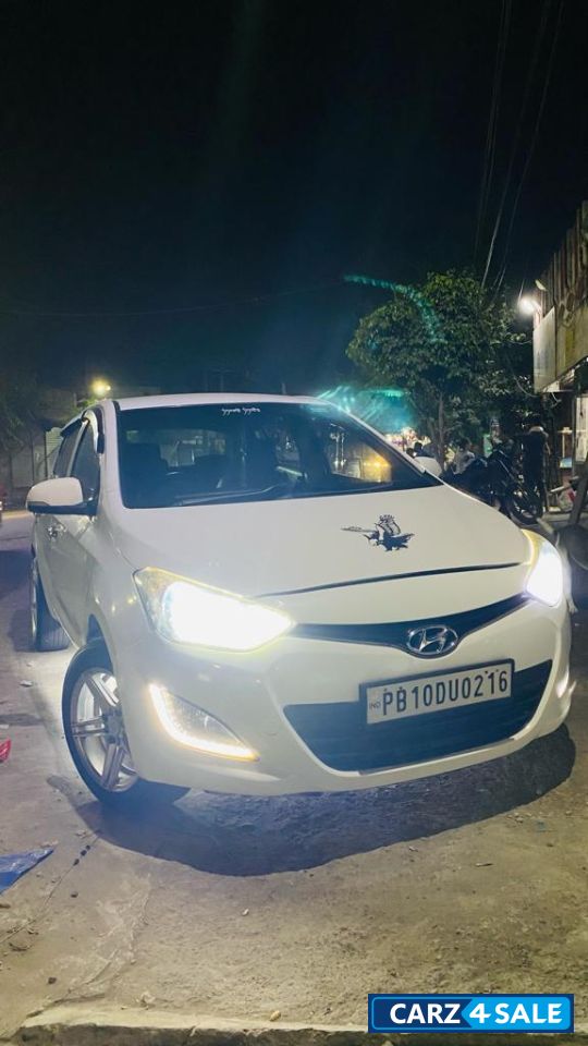 C White Hyundai i20 DSL 1.4 Sportz