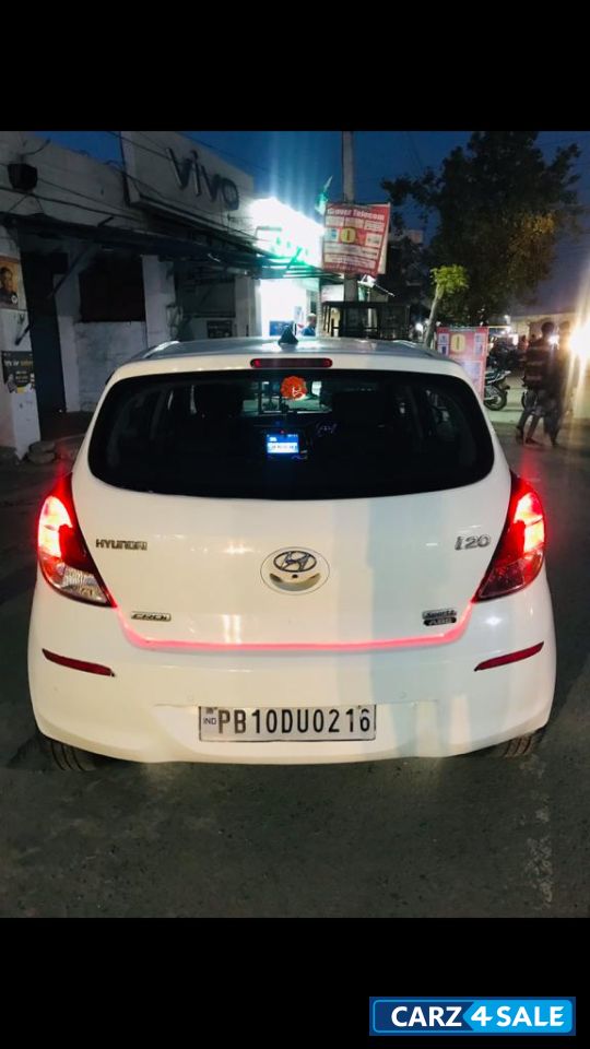 C White Hyundai i20 DSL 1.4 Sportz